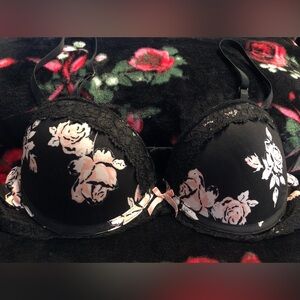 Marilyn Monroe Black Push-Up Bra with Pink Floral Print